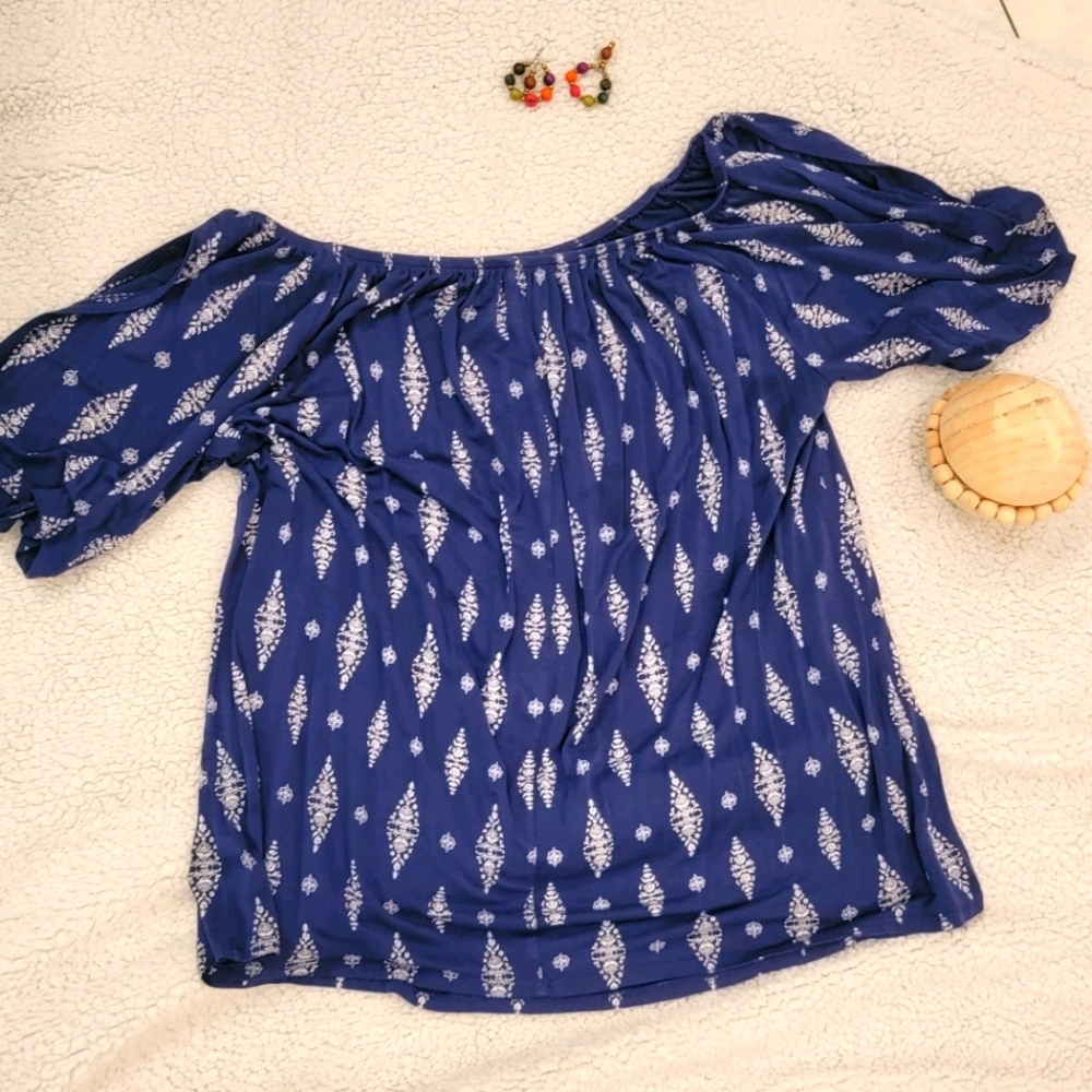 Cold-shoulder Blouse